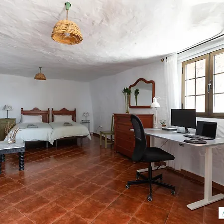 Living - Cave House & Silence Adults Only *