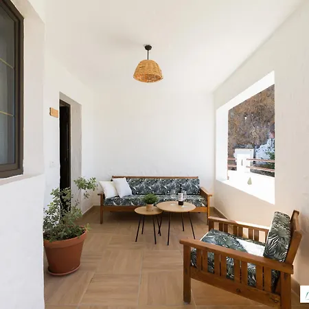 Living - Cave House & Silence Adults Only *