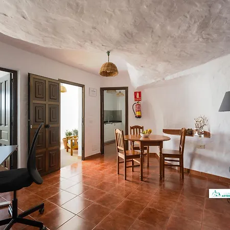 Living - Cave House & Silence Adults Only Lägenhet Artenara